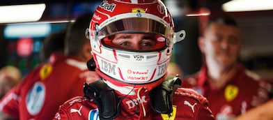 Desportos Motorizados. Mota em pista de corrida.