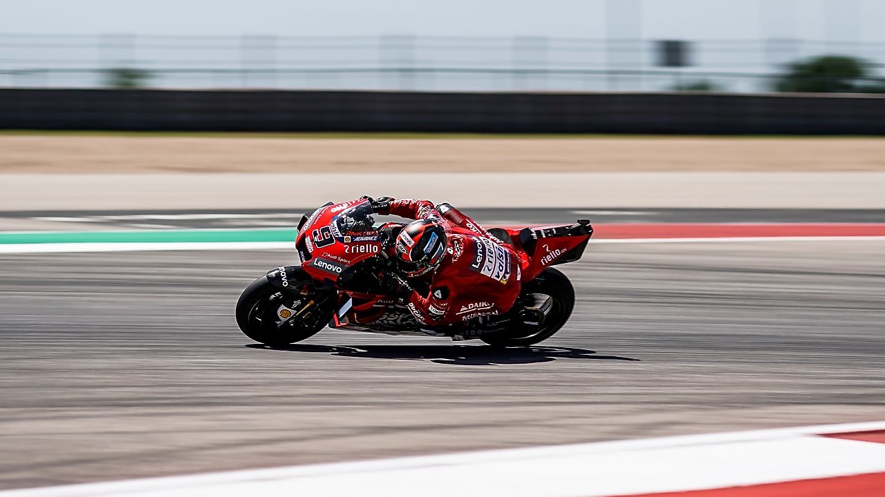 Mota na pista de corrida