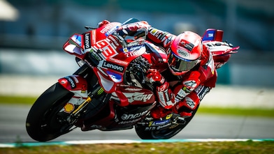 Mota na pista de corrida