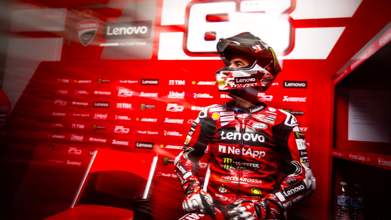Equipa da Ducati celebra vitória de Danilo no pódio em França