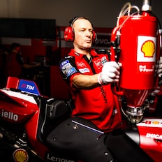 Pilotos da Ducati que correm perto de Espanha