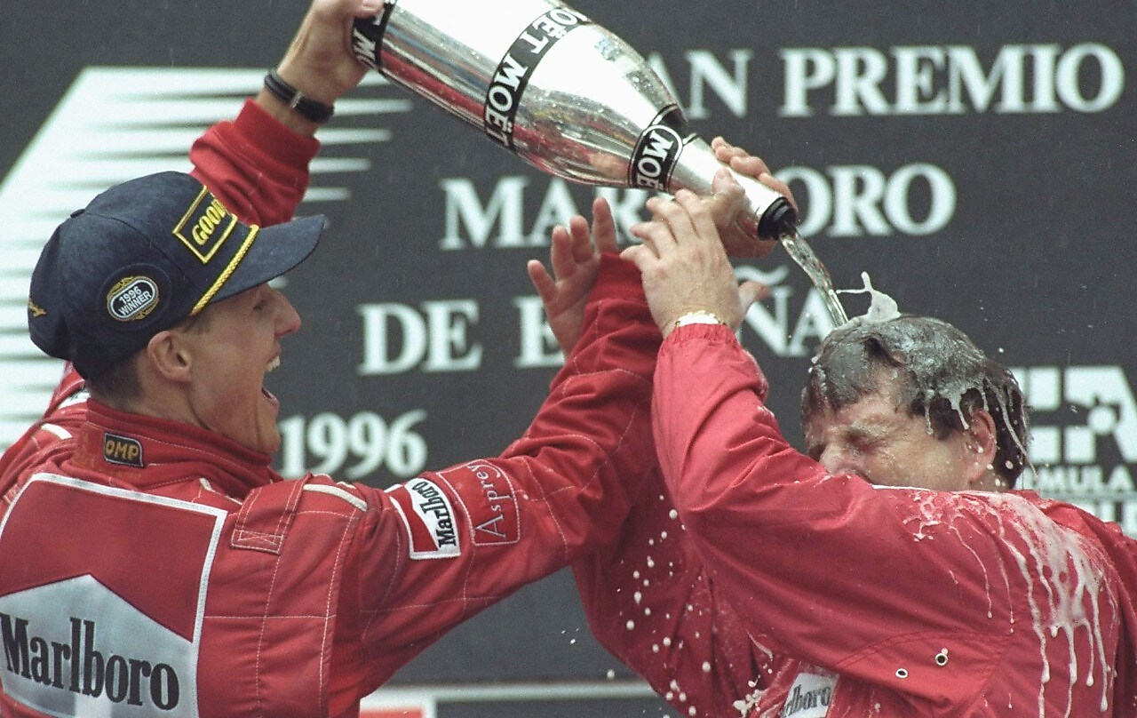 Michael schumacher celebrando a vitória