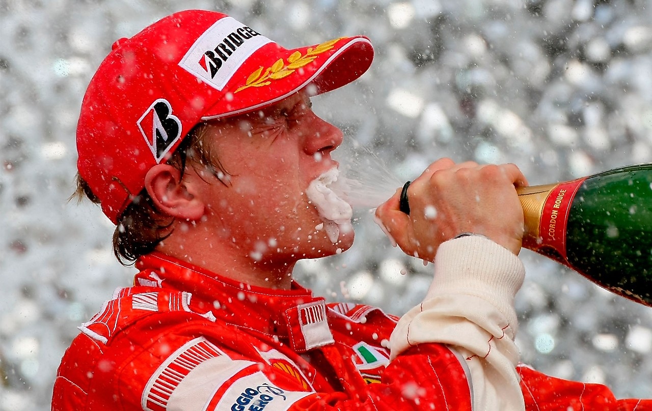 Kimi Raikkonen Celebrando a Vitória