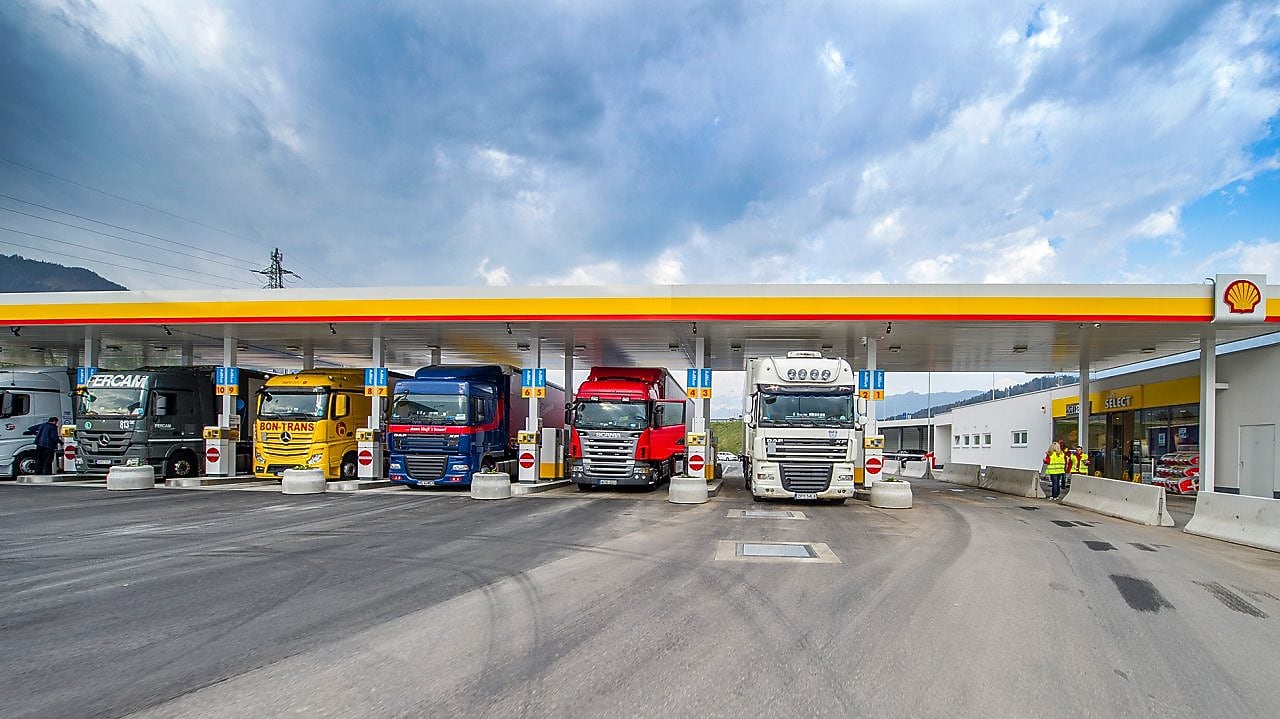 Paragens de autocarro na estação Shell