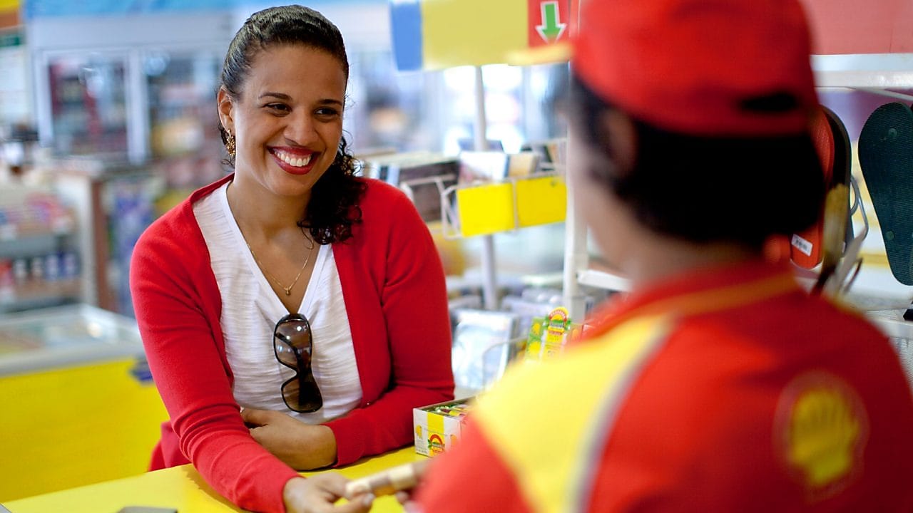 Cliente e Colaborador de loja.